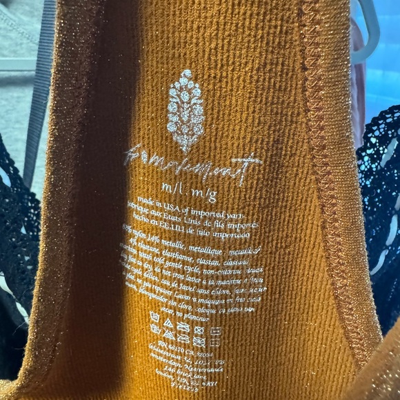 Happiness Runs Lurex Sweetheart Crop Tank Color: Kona Lurex M/L NWOT - Picture 5 of 6